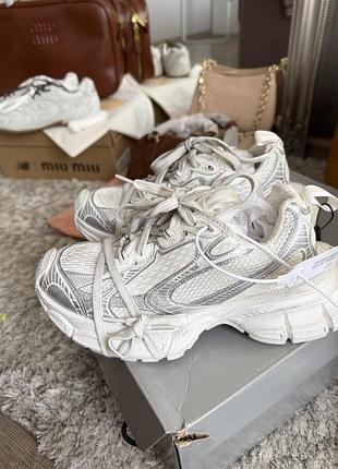 Кросівки в стилі відомого бренду