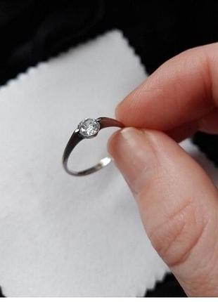 Срібний перстень з камінчиком