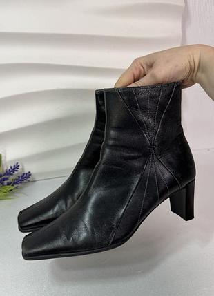 Шкіряні чоботи ботильйони clarks soft 38р