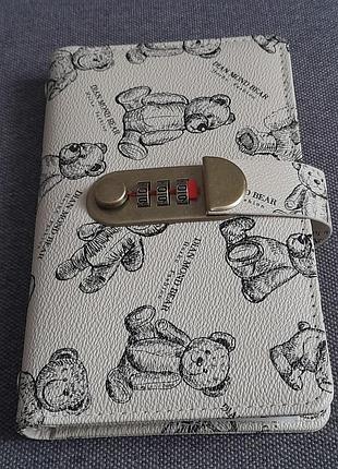 Альбом для банкнот с кодовым замком (цвет молочный с мишками) 100 страниц