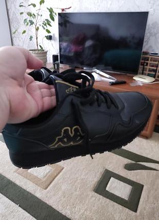 Жіночі кросівки