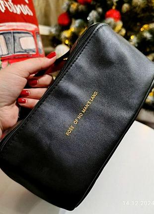 Стильная вместительная косметичка