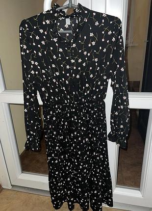 Гарна сукня в квітковий принт