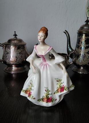 Порцелянова колекційна статуетка royal doulton old country roses