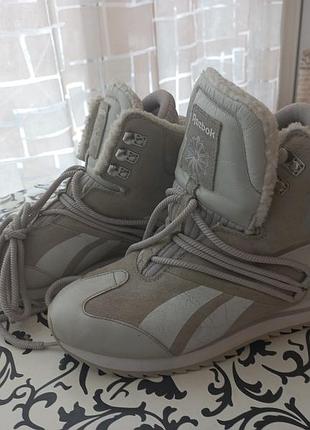 Зимові жіночі кросівки від reebok