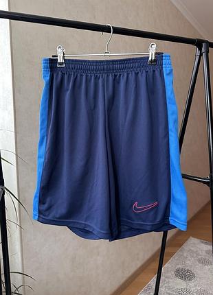Спортивні шорти nike xs-s