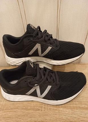 Кроссовки женские.