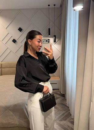 Стильная женская рубашка свободного кроя из мягкой ткани