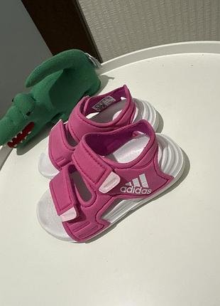 Босоніжки на дівчинку