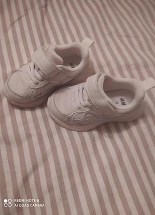 Дитячі білі кросівки h&m (розмір 22)