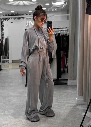 Костюм жіночий