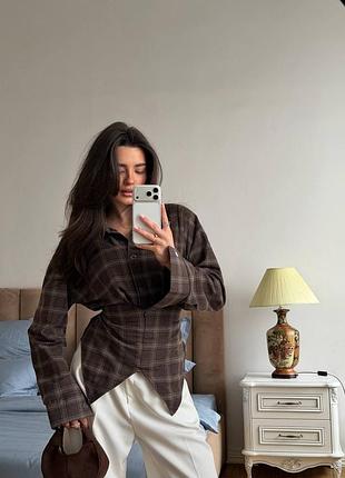 Асимметричная рубашка с акцентом на талию