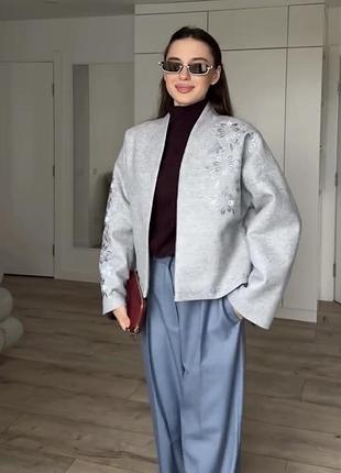 Піджак жіночий вишитий кашеміровий