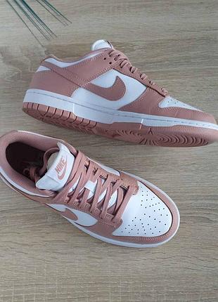 Шкіряні білі рожеві жіночі кросівки nike dunk low  39-39,5  розмір