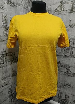 Желтая футболка очень хорошого качества
