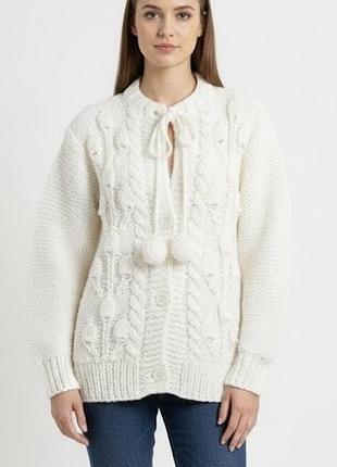 Тепла біла кофтинка вʼязана на ґудзиках з бірочкою