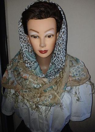 Платок женский, большого размера, из вискозы, с кисточками.