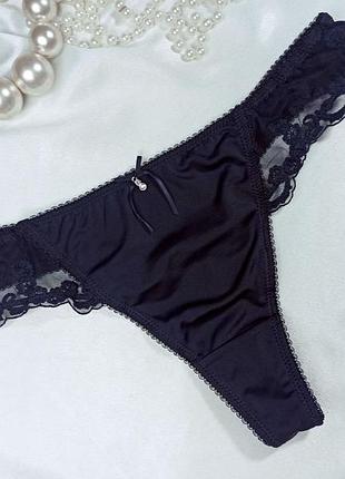 Очаровательные черноенькие трусики трусы стринги с кружевной отделкой