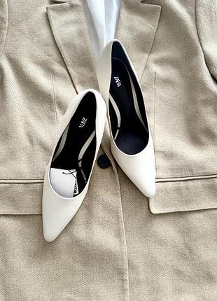 Туфельки бежеві zara