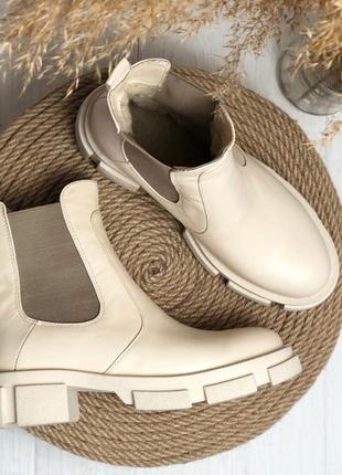 Стильные ботинки  челси из натуральной светло бежевой кожи