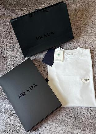 Футболка prada