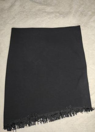 Чорна спідниця з бахромою