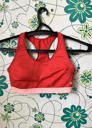 Топ спортивний nike