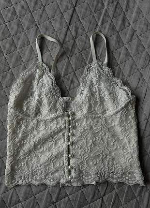 Білий мережевний топ