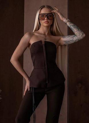 Приталений корсет з костюмної тканини . 
застібається на блискавку . 
сідає по фігурі;