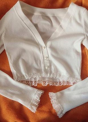 Біла кофтинка з мереживом