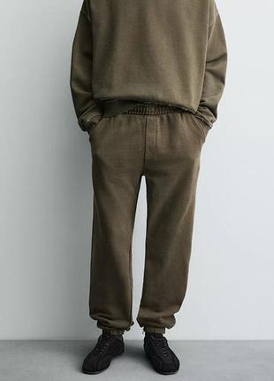 Чоловічі штани zara relaxed fit оливкові, джогери зара колір хакі
