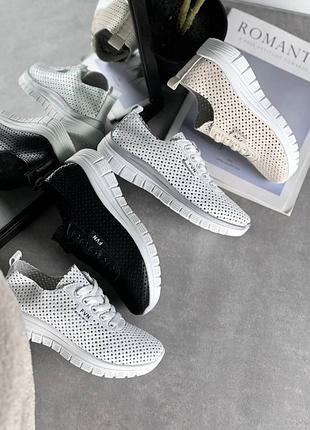 Кроссовки женские с перфорацией