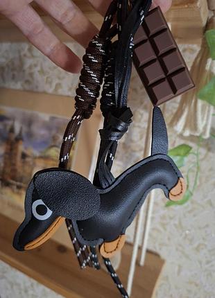 🍩 брелок подвеска украшение на сумку, такса с кренделем брецель, шнурки, коричневый, шоколад