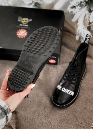 Круті жіночі черевики dr. martens х g queen чорні10 фото