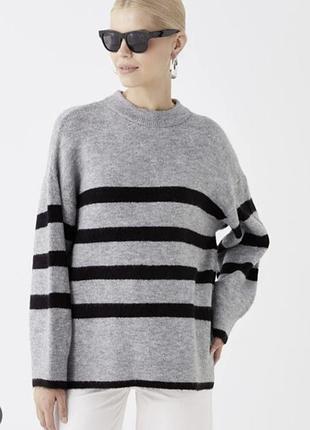 Жіночий светр оверсайз