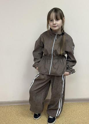 Вельветовый костюм для девочки на молнии