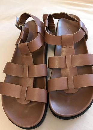 Стильеі комфортні шкіряні босоніжки, сандаліі