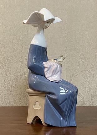 Фарфоровая статуэтка lladro «монахиня - вышивальщица». 6