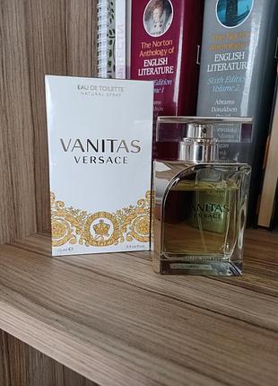 Versace. vanitas