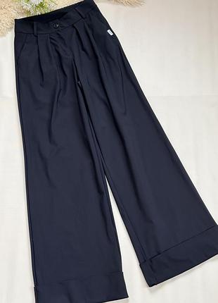 Мегастильні брюки палаццо із защипами