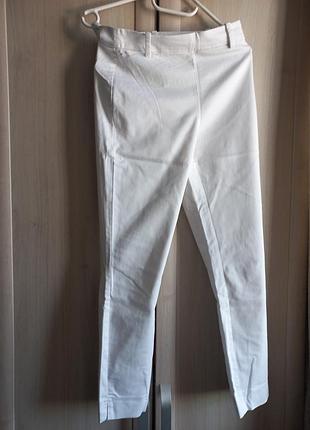Крутые белые классические брюки