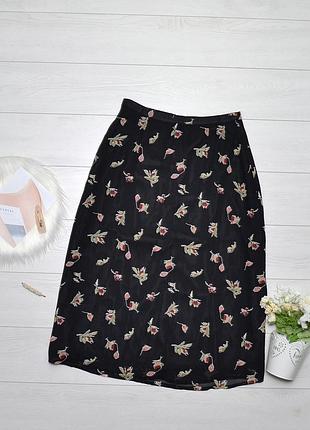 Красива юбка міді essentials.