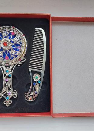 Винтажное косметическое зеркало с гребнем