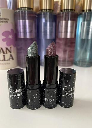 Помада-бальзам для губ з ніжно-рожевим кольором