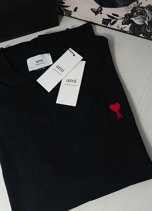 Футболка у стилі ami