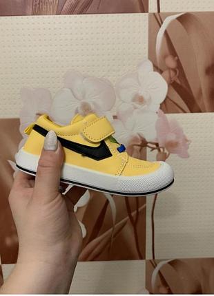 Мокасини від бренду канарейка