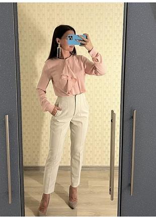 Трендові штани на високій посадці в бежевому кольорі