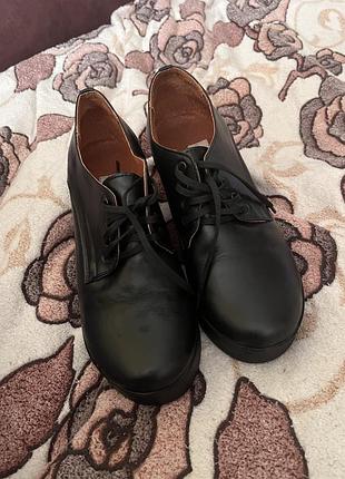 Нові жіночі туфлі на платформі