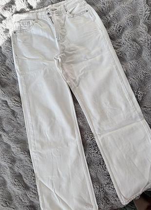 Нові молочні джинси