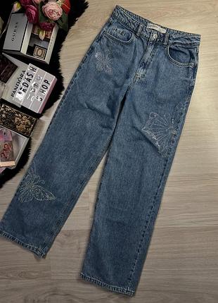 Широкі джинси зі стразами
